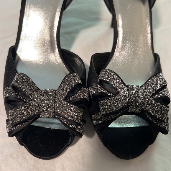 NEW Stuart Weitzman Black Satin Heels - Picture 2 of 7